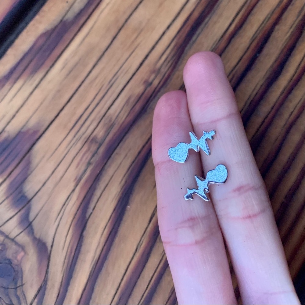 HEART BEAT ♡ Stud Earrings - Picture 5 of 6